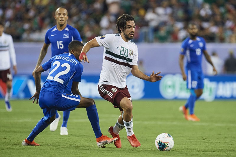 Rodolfo Pizarro en el juego contra Martinica