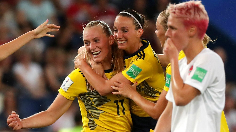 La jugadora Blackstenius festeja gol contra Canadá