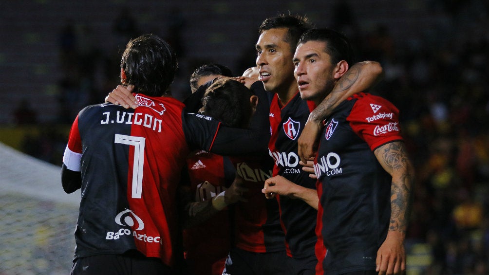 Jugadores del Atlas en festejo de gol 