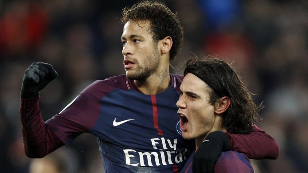 Cavani y Neymar celebran una anotación del PSG