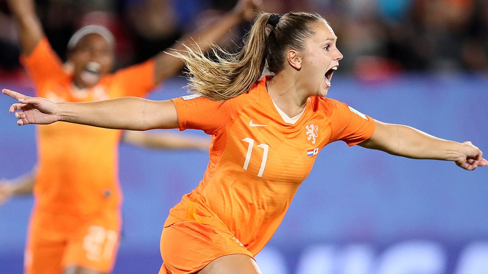 Lieke Martens festeja uno de sus goles contra Japón 