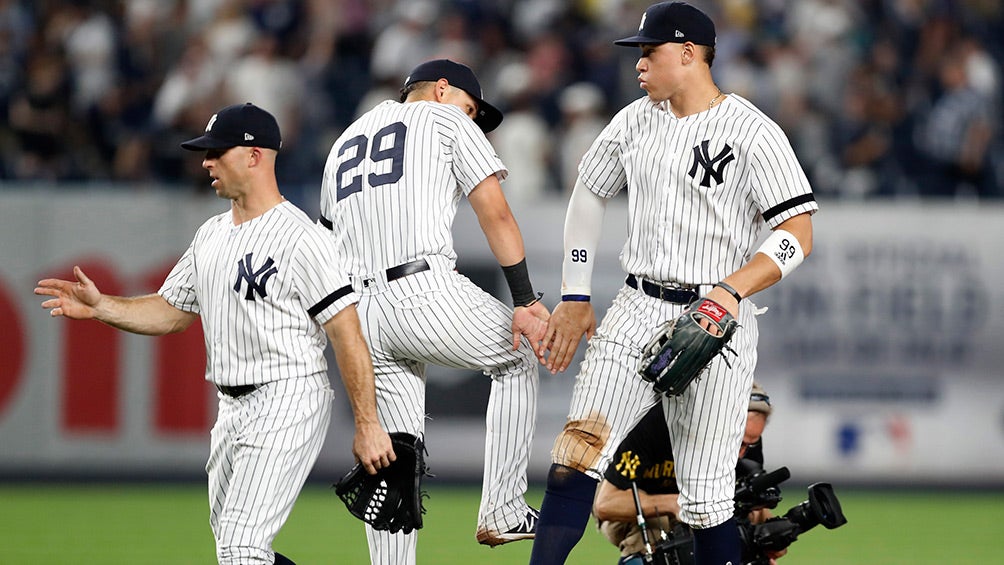 Judge y compañía celebran en el juego contra los Blue Jays