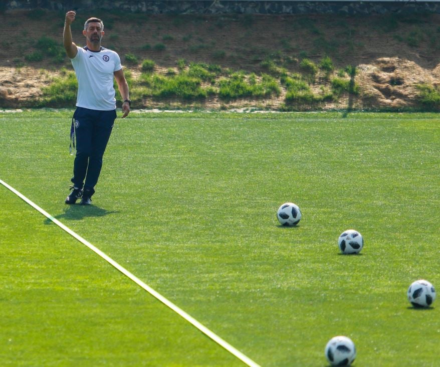 Caixinha, durante un entrenamiento de Cruz Azul