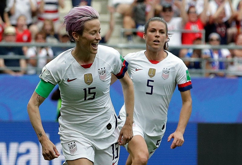 Megan Rapinoe celebra un gol con Estados Unidos