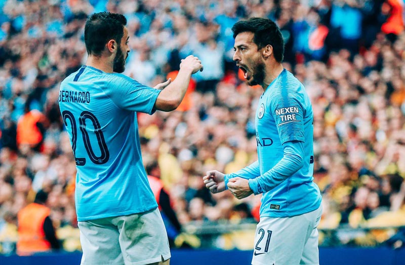 Chino Silva celebra un tanto en Etihad stadium 