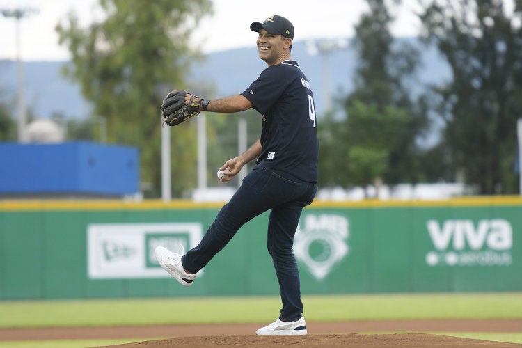 Márquez hace el primer lanzamiento en el Estadio Domingo Santana