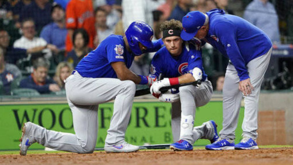 Almora Jr se lamenta durante un partido