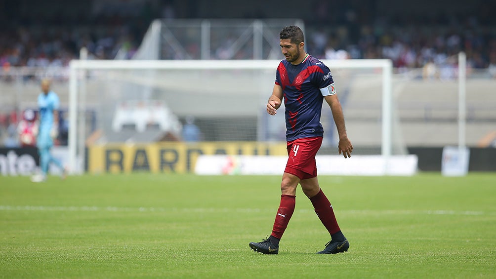 Jair Pereira al término de un partido con Chivas 