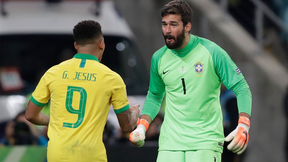 Gabriel Jesus y Alisson festejan pase a las 'Semis' de Copa América