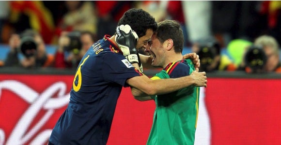 Casillas y Busquets celebran Título del mundo