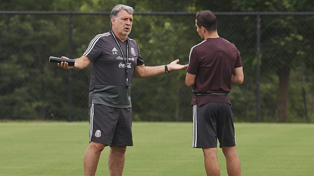 Martino habla con Andrés Guardado