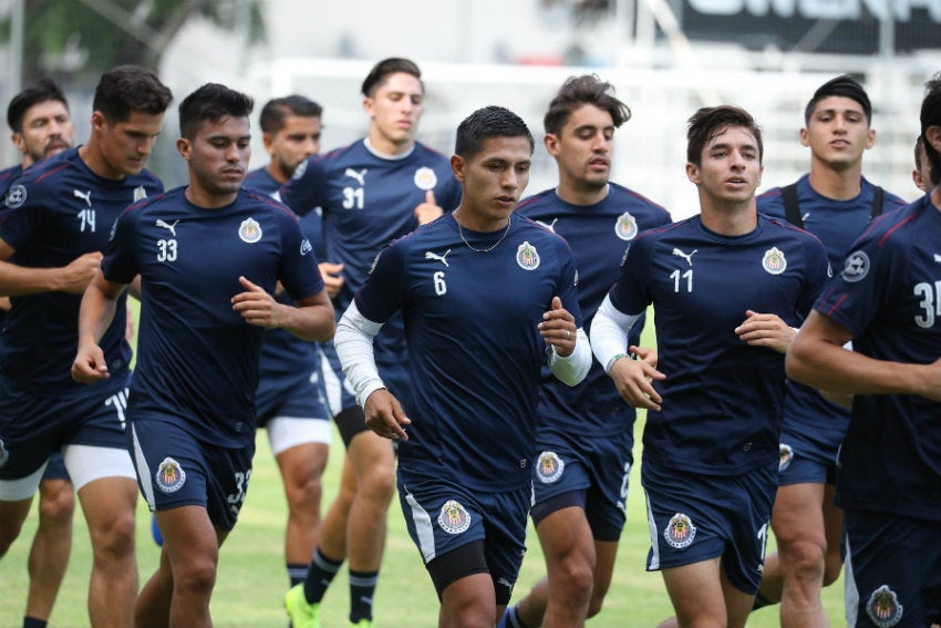 Jugadores de Chivas durante un entrenamiento 