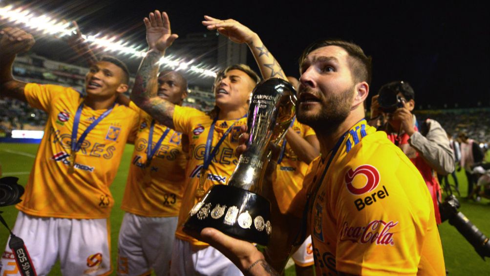 Jugadores de Tigres festejan tras conquistar el Clausura 2019