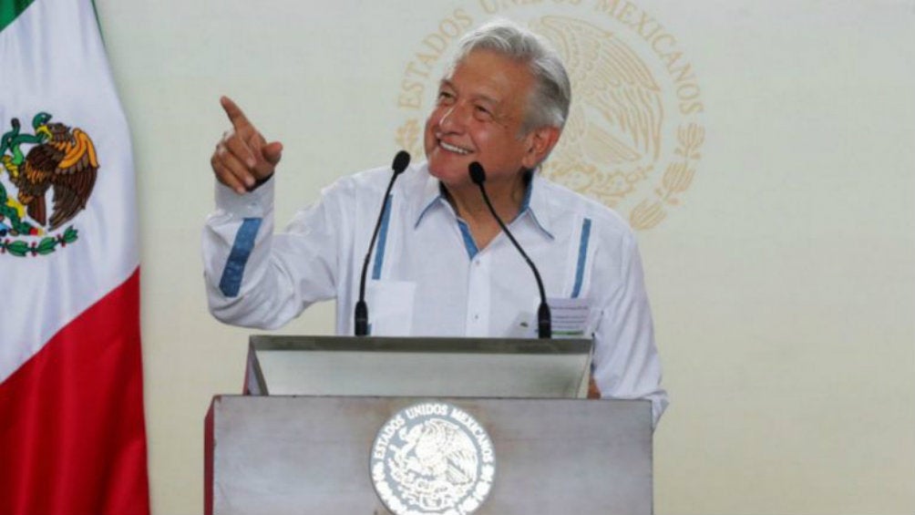 López Obrador sonríe durante un evento en Mérida, Yucatán