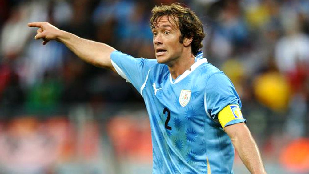 Diego Lugano durante un encuentro con la Selección de Uruguay