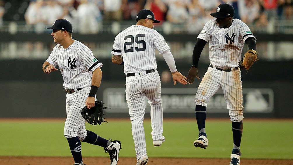 Jugadores de Yankees celebran victoria en Londres