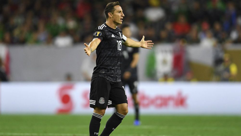 Guardado reclama durante un partido