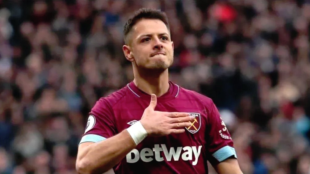 Javier Hernández celebra una anotación con el West Ham