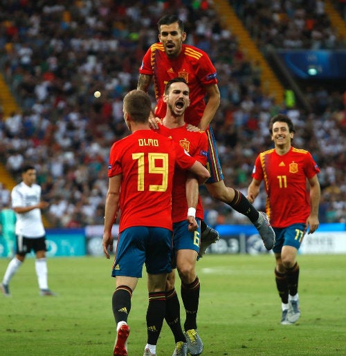 España celebra un gol ante Alemania