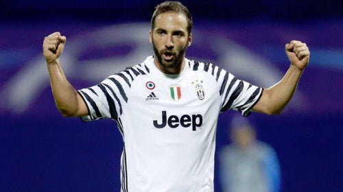 Higuaín festeja un gol con la Juventus 