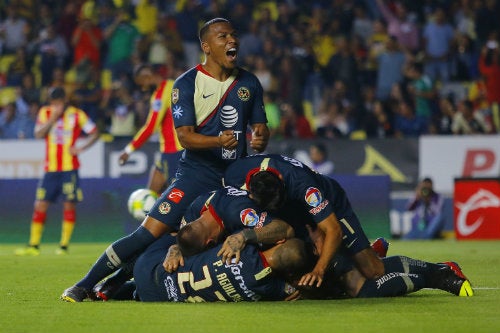 América celebra un gol ante Morelia 