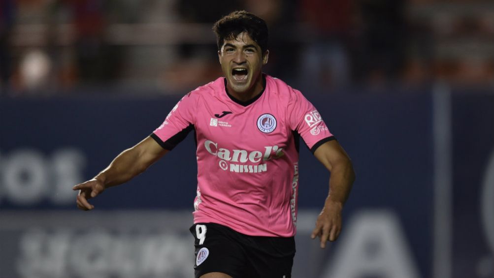 Nicolás Ibañez festeja un gol con el Atlético San Luis