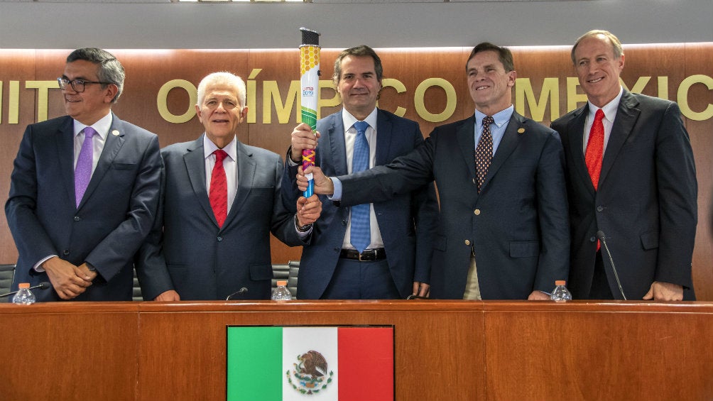 Carlos Neuhaus, Carlos Padilla, Julio Garro en conferencia de prensa