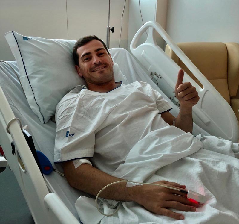 Iker Casillas durante su estancia en el hospital 