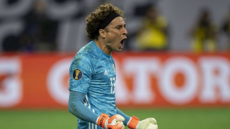 Guillermo Ochoa grita en el juego vs Costa Rica en Copa Oro 