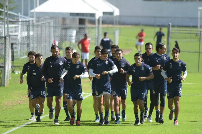 Jugadores de Chivas durante un entrenamiento 