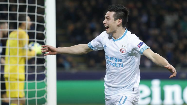 Hirving Lozano en festejo de gol con el PSV