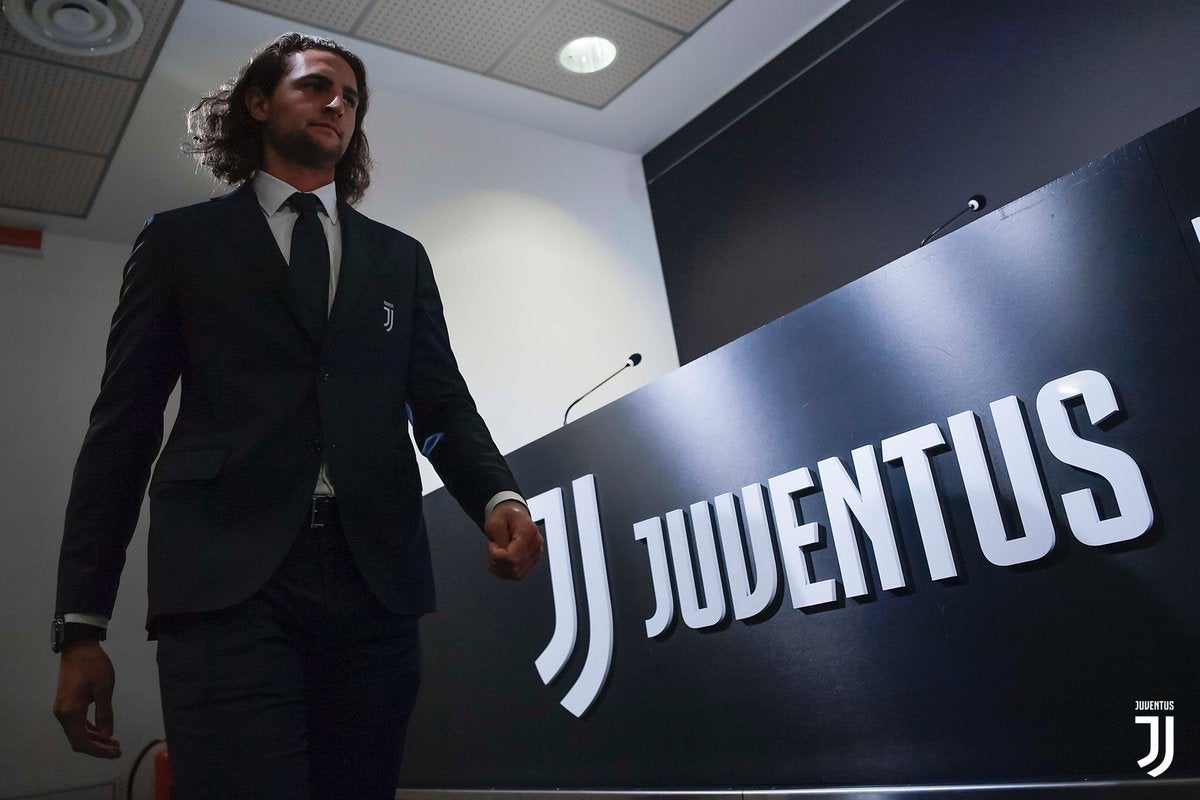 Adrien Rabiot llega a su presentación con la Juventus