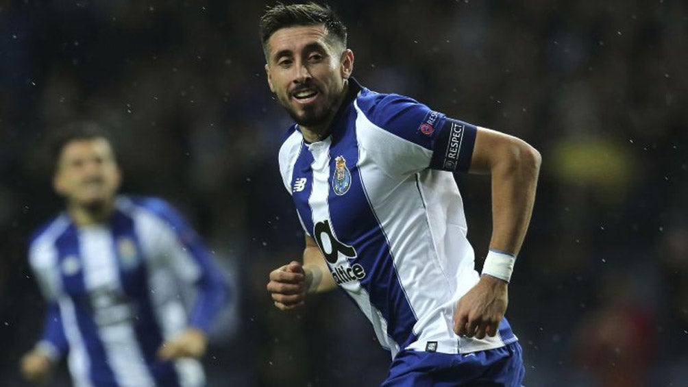 Héctor Herrera, durante un juego con el Porto