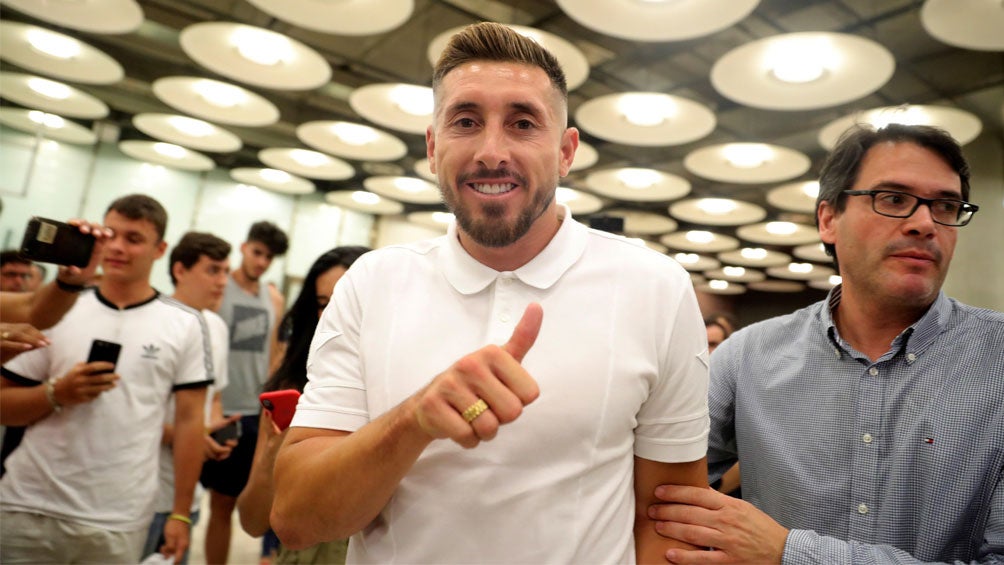 Héctor Herrera arriba a Madrid para reportar con su nuevo club