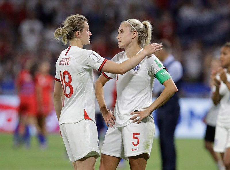 Ellen White y Steph Houghton lamentan derrota ante Estados Unidos