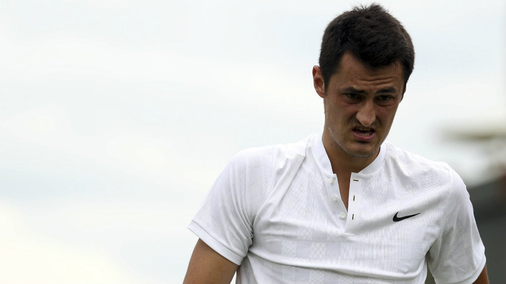 Bernard Tomic se lamenta en un juego