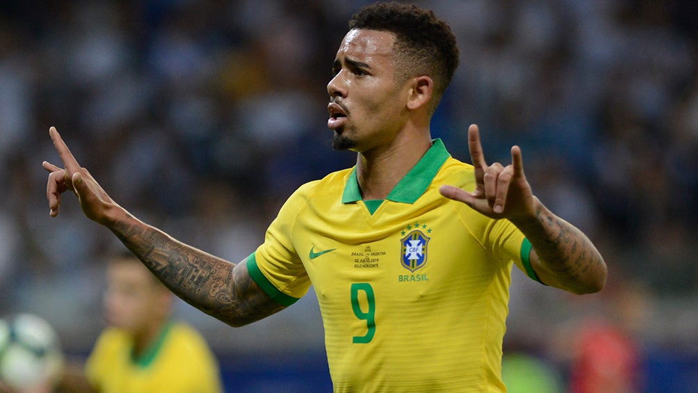 Gabriel Jesús festeja gol contra Argentina 