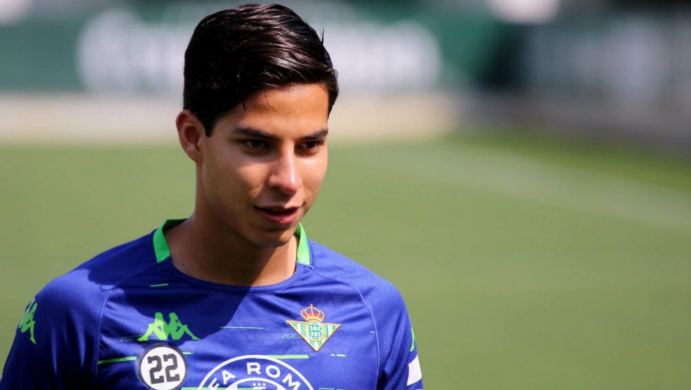 Diego Lainez, en un entrenamiento del Betis