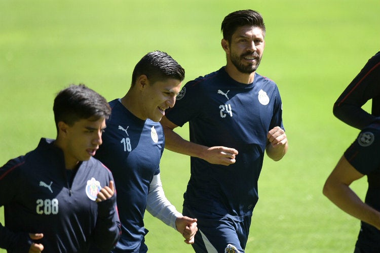 Oribe Peralta, durante un entrenamiento con Chivas