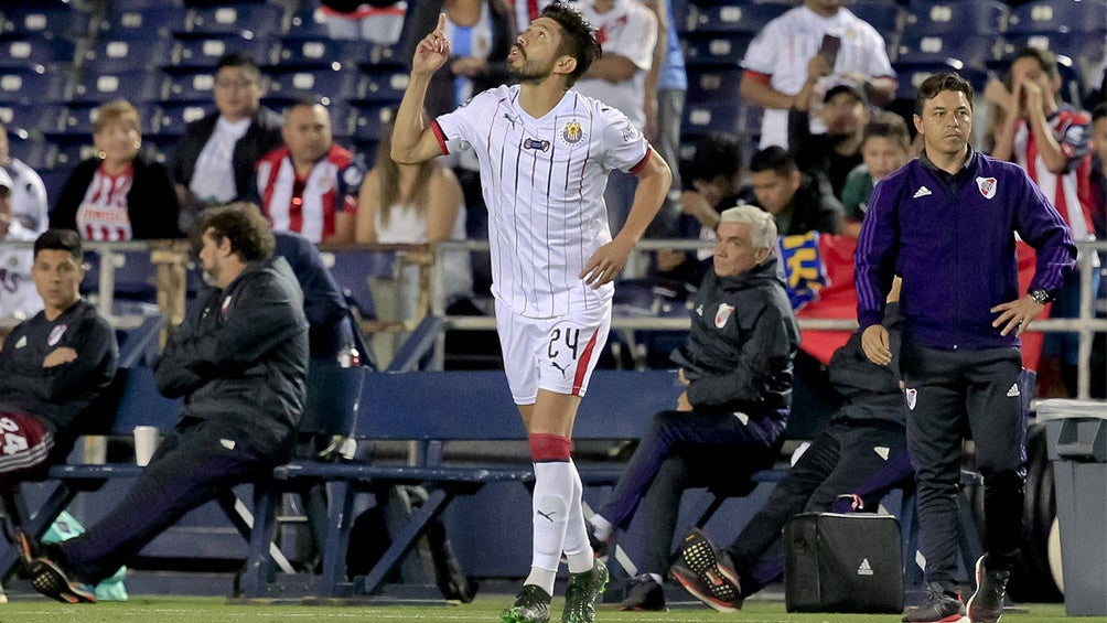 Oribe Peralta, en su primer juego con Chivas