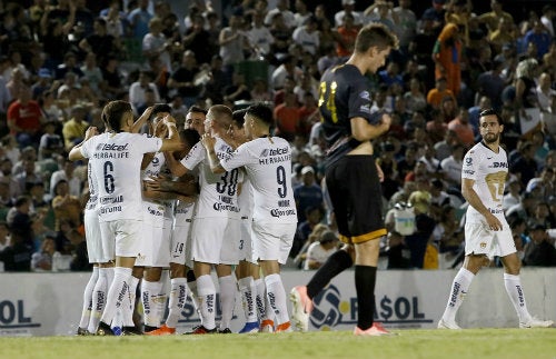 Pumas celebra un gol ante Cafetaleros