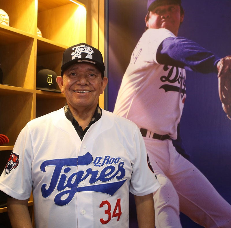  Fernando Valenzuela, tras una entrevista en Cancún 