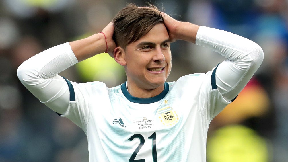 Paulo Dybala durante un encuentro ante Chile 