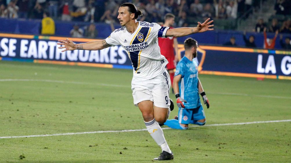 Zlatan celebra su anotación frente a Toronto