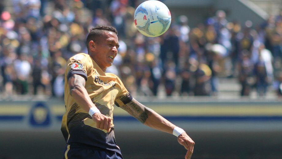 Meza en un partido de los Pumas