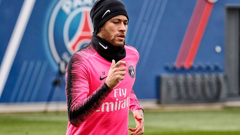 Neymar, durante un entrenamiento con el PSG