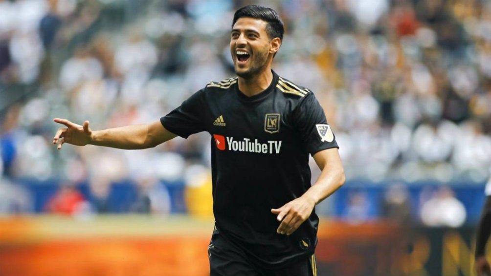 Carlos Vela festeja una de sus anotaciones con el conjunto californiano