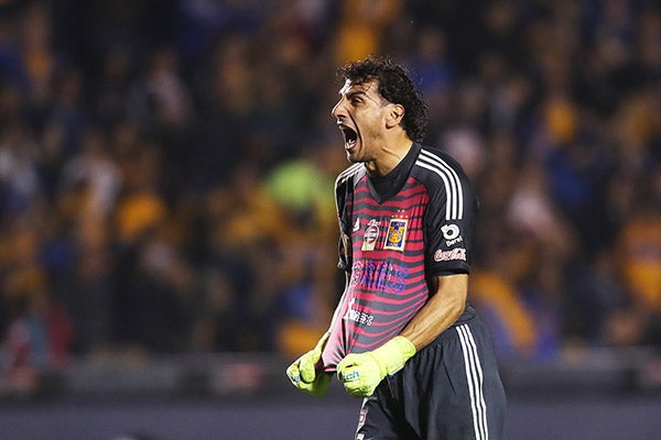 Nahuel celebra un gol con Tigres 