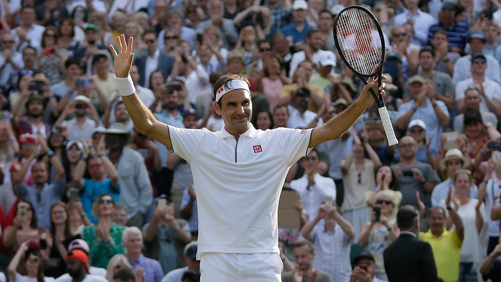 Federer es ovacionado tras vencer a Nishikori