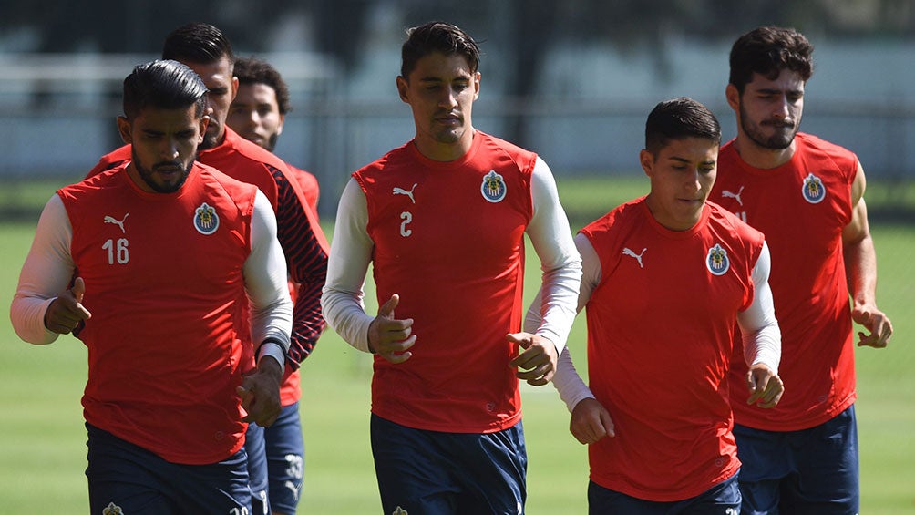 Jugadores de Chivas en un entrenamiento